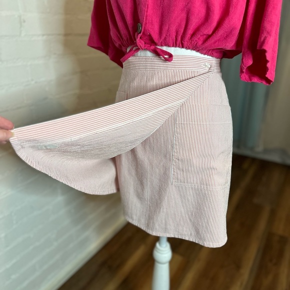 90s Seersucker Liz Tennis Athletic Tennis Skirt with Embroidered Tennis Rackets - Picture 3 of 9